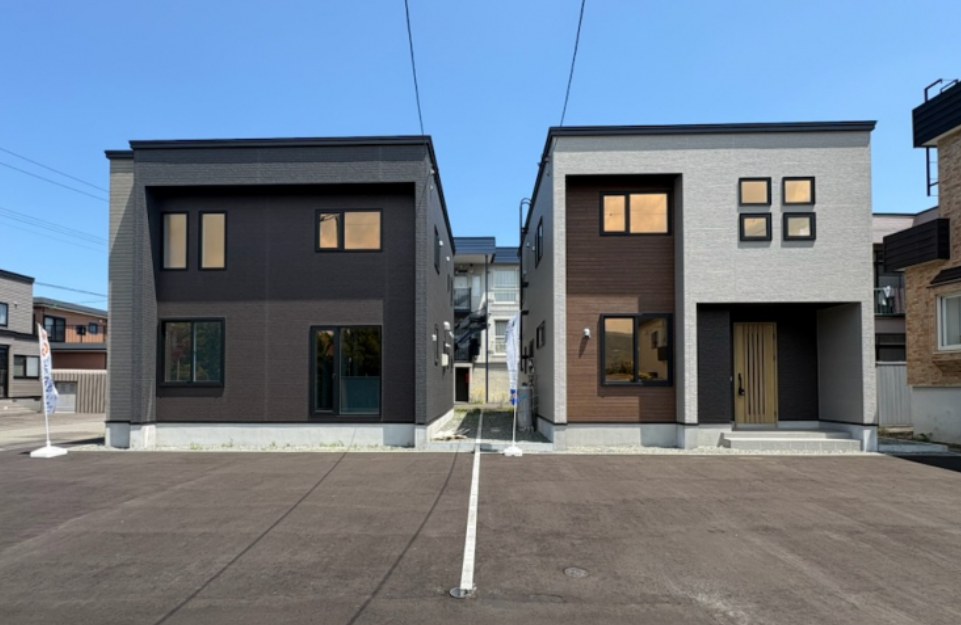手稲山を背景に広がる札幌市手稲区の綺麗な一戸建て住宅街。予算を抑えて広い家を構えられる子育て環境のイメージ