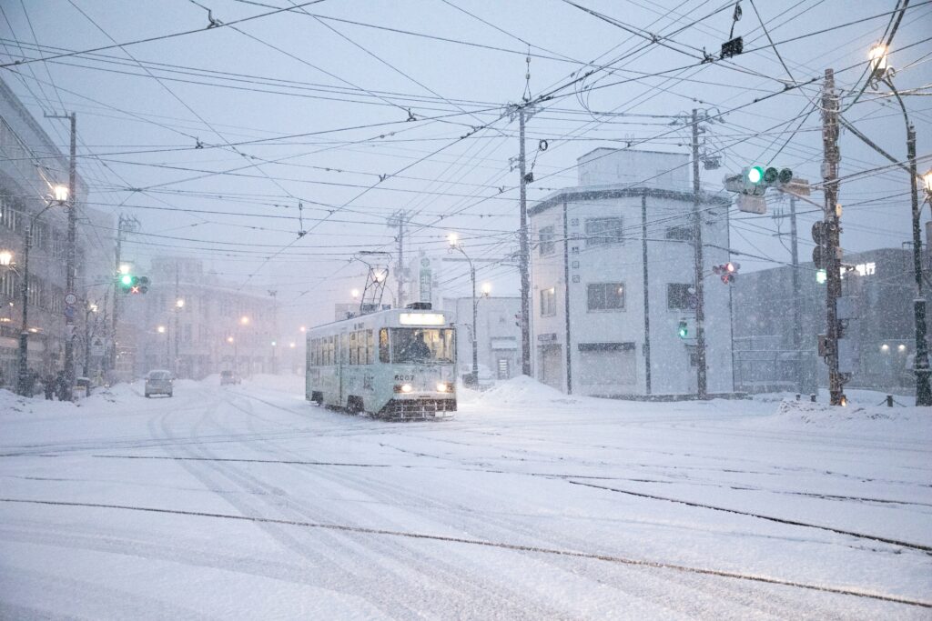 札幌移住のリアルなデメリットとなる冬の積雪と住宅街の雪かき除雪風景